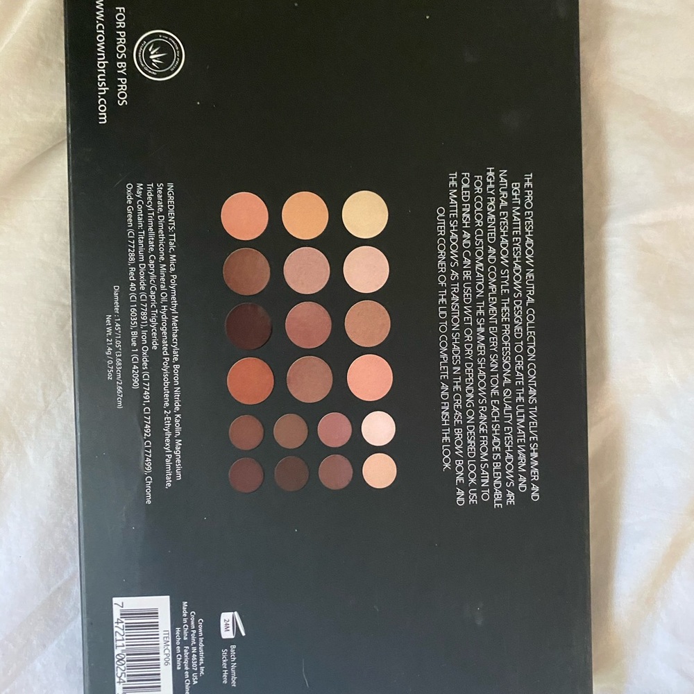 Makeup Kit - Picture 7 of 8